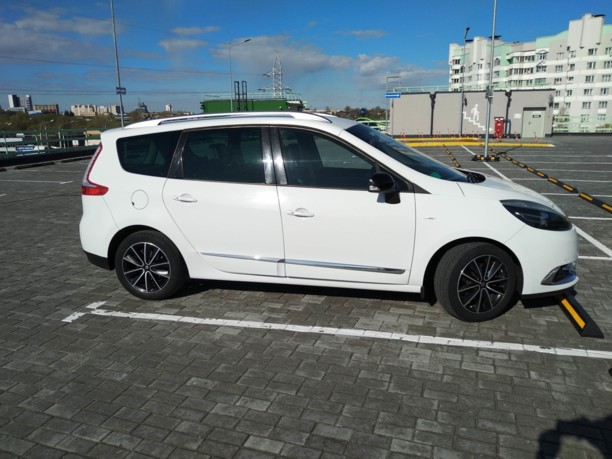 Renault Grand Scenic III · 2-й рестайлинг, 5 мест, 2014 г.