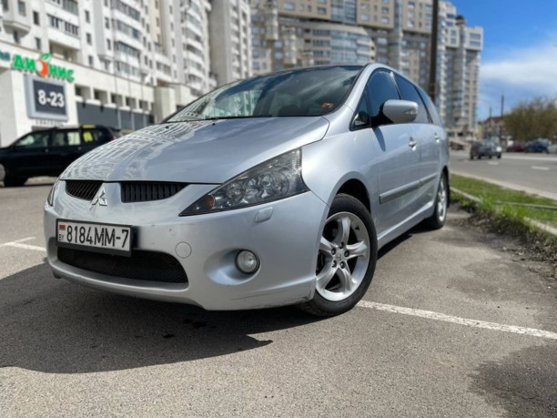 Mitsubishi Grandis, 7 мест, 2006 г.