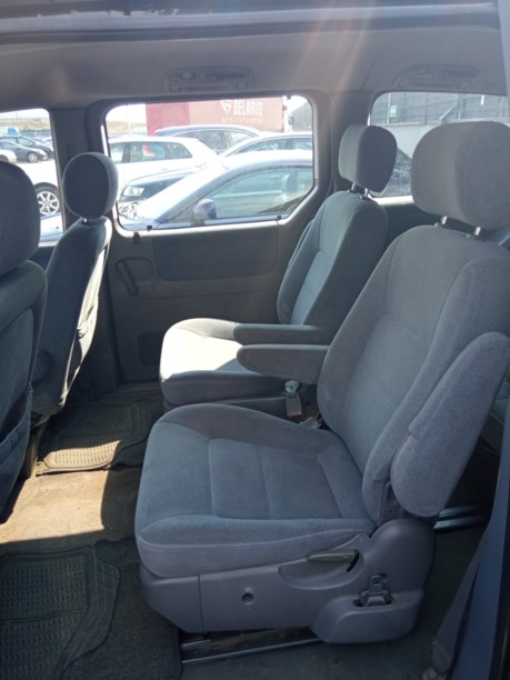 Kia Carnival I, 7 мест, 2000 г.