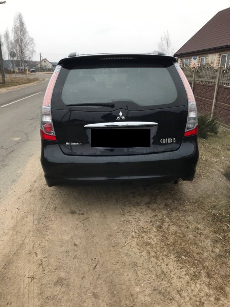 Mitsubishi Grandis, 7 мест, 2008 г.