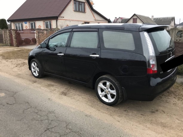 Mitsubishi Grandis, 7 мест, 2008 г.