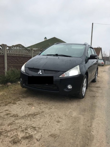 Mitsubishi Grandis, 7 мест, 2008 г.