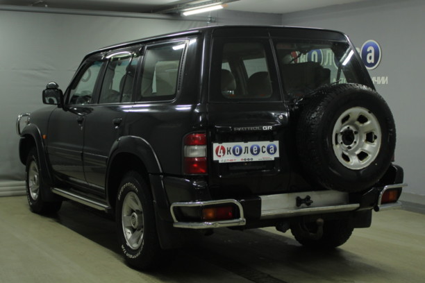 Nissan Patrol Y61, 7 мест, 2002 г.