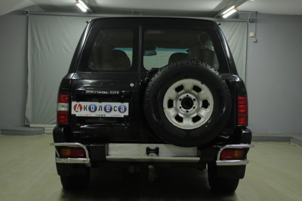 Nissan Patrol Y61, 7 мест, 2002 г.