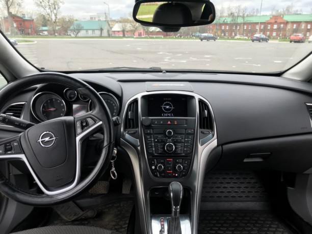 Opel Astra J, 2010 г.