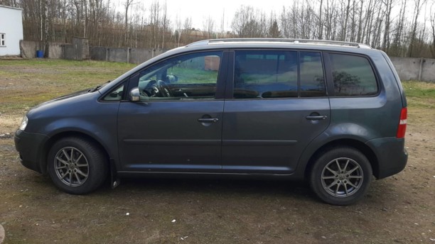Volkswagen Touran I, 7 мест, 2003 г.