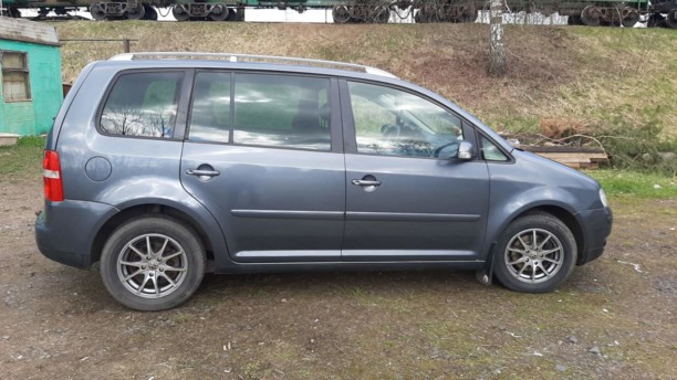 Volkswagen Touran I, 7 мест, 2003 г.
