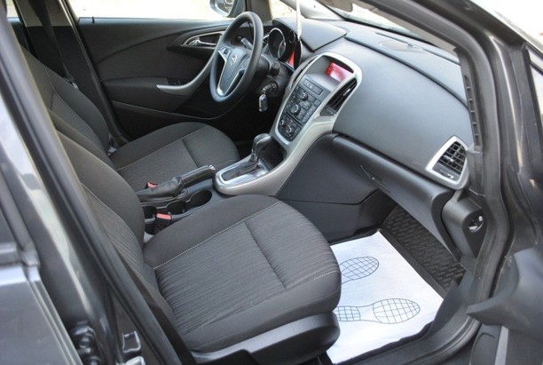 Opel Astra J, 2011 г.