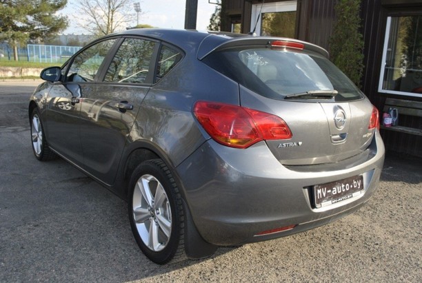 Opel Astra J, 2011 г.