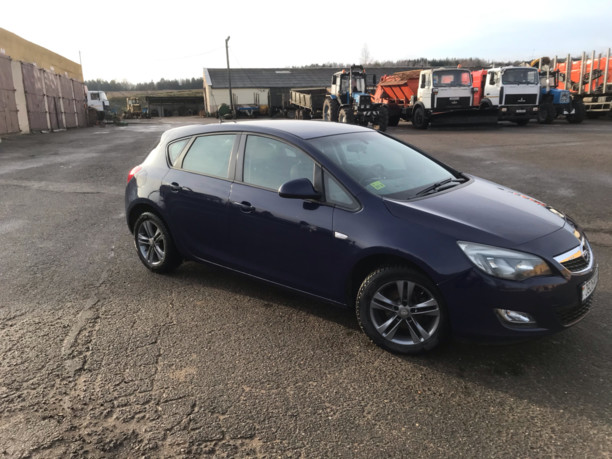 Opel Astra J, 2011 г.
