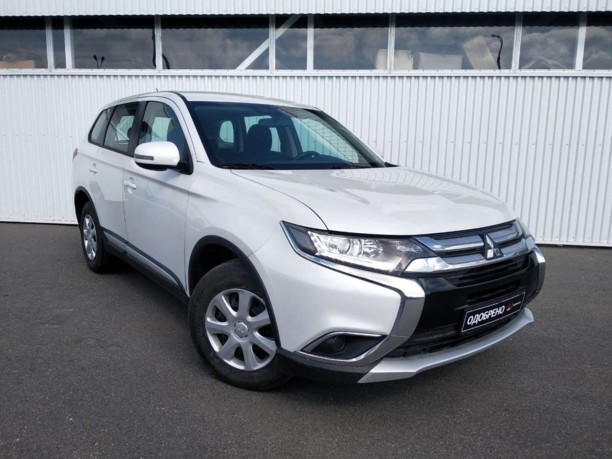 Mitsubishi Outlander III · 2-й рестайлинг, 5 мест, 2015 г.