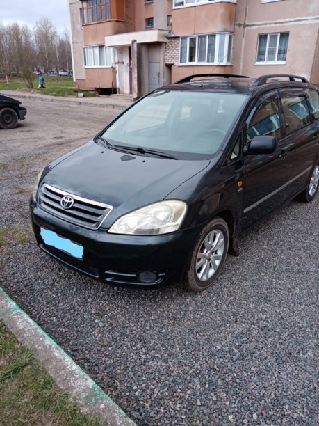 Toyota Avensis Verso I, 5 мест, 2003 г.
