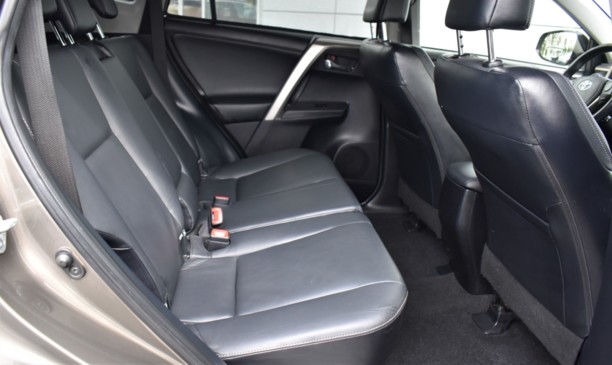 Toyota RAV4 IV (XA40), 5 мест, 2014 г.