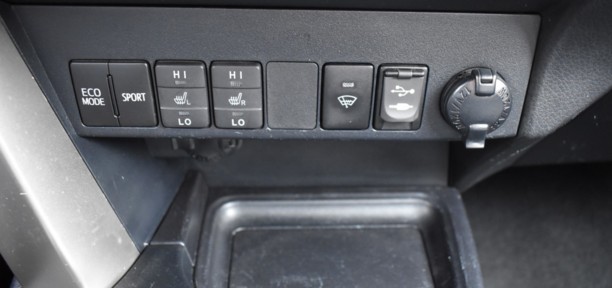 Toyota RAV4 IV (XA40), 5 мест, 2014 г.