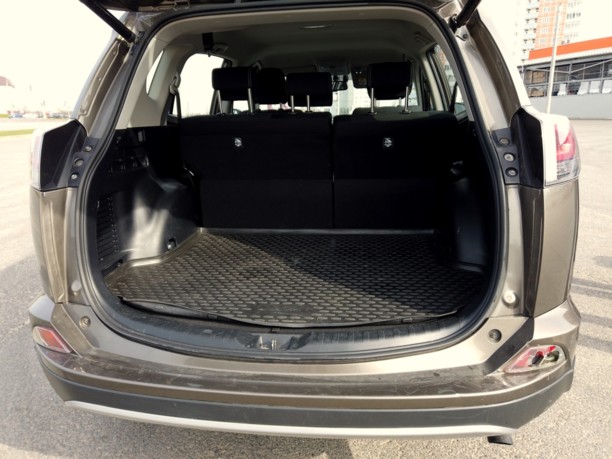 Toyota RAV4 IV (XA40) · Рестайлинг, 5 мест, 2018 г.