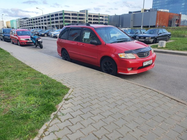Mazda MPV II, 7 мест, 1999 г.