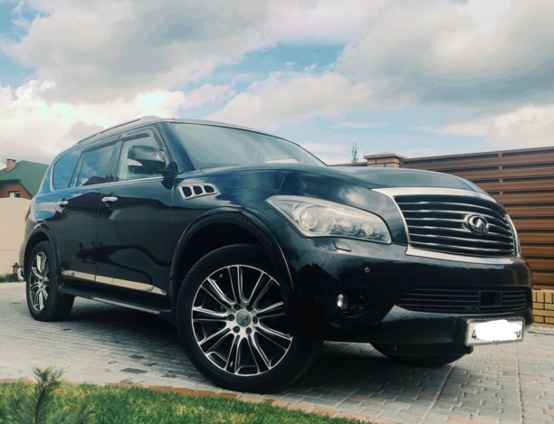 Infiniti QX56 II, 7 мест, 2010 г.