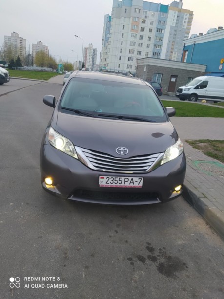 Toyota Sienna III (XL30), 7 мест, 2011 г.