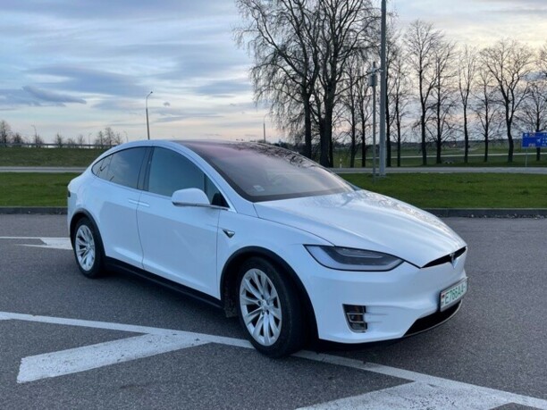 Tesla Model X, 7 мест, 2018 г.