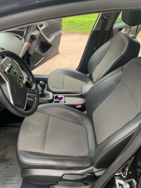 Opel Astra J, 2010 г.