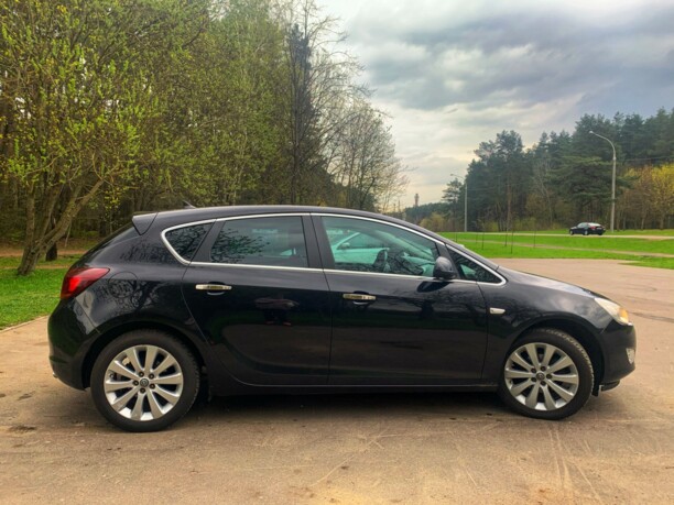 Opel Astra J, 2010 г.