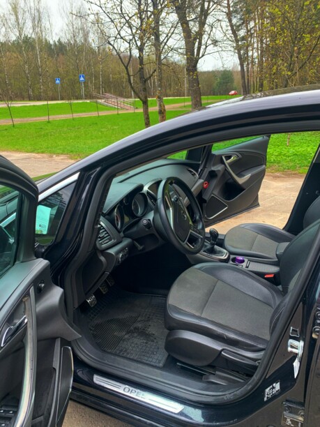 Opel Astra J, 2010 г.