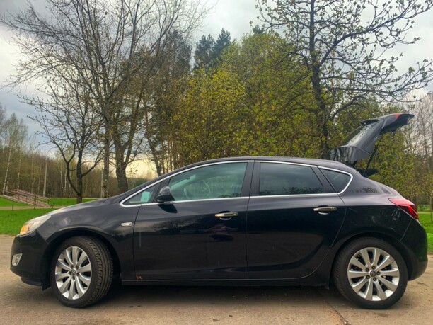 Opel Astra J, 2010 г.