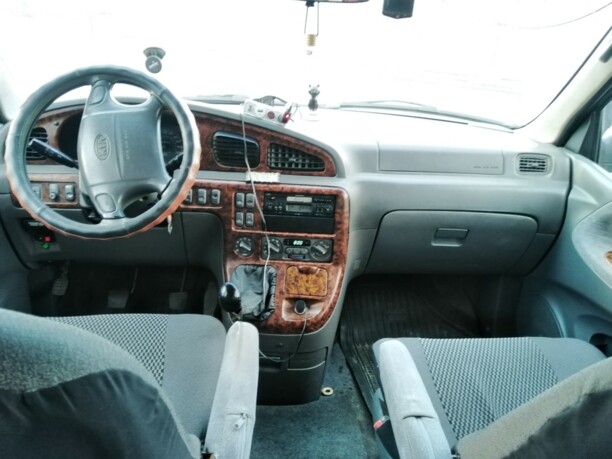 Kia Carnival I, 7 мест, 2000 г.