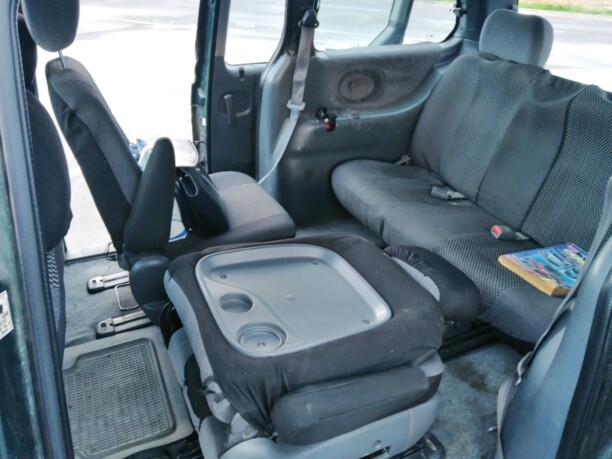 Kia Carnival I, 7 мест, 2000 г.