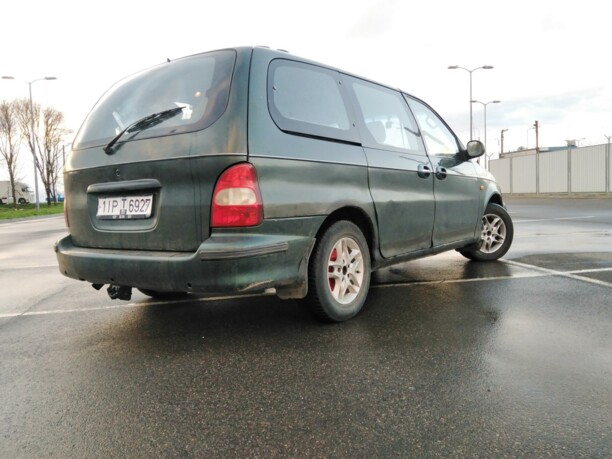 Kia Carnival I, 7 мест, 2000 г.