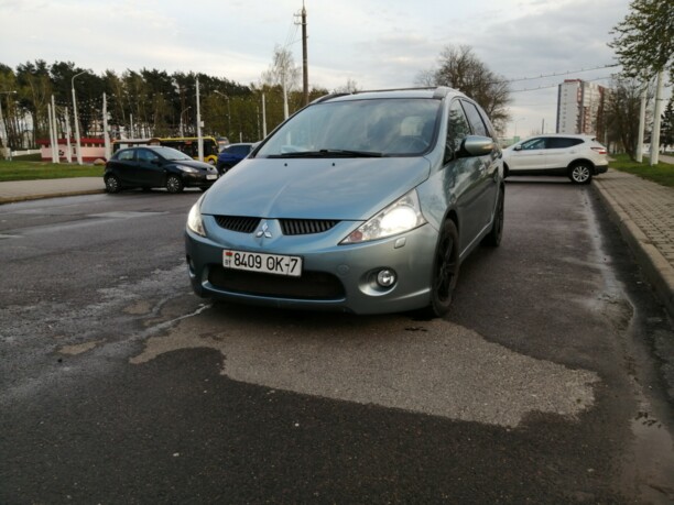 Mitsubishi Grandis, 7 мест, 2007 г.