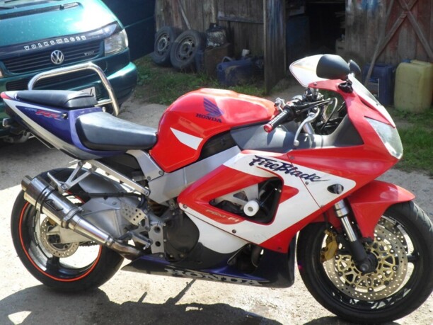 Honda CBR, 2002 г.