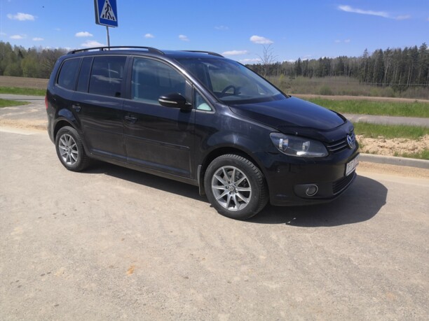 Volkswagen Touran II, 5 мест, 2010 г.