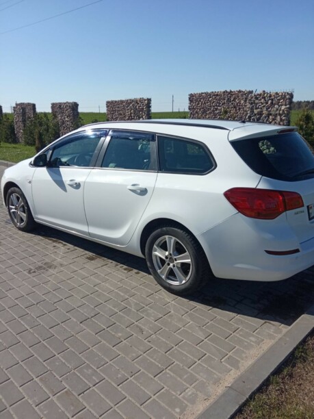 Opel Astra J, 2011 г.