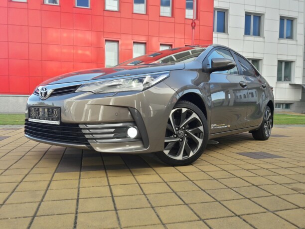 Toyota Corolla XI (E170) · Рестайлинг, 2018 г.