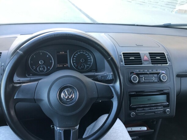 Volkswagen Touran II, 5 мест, 2010 г.
