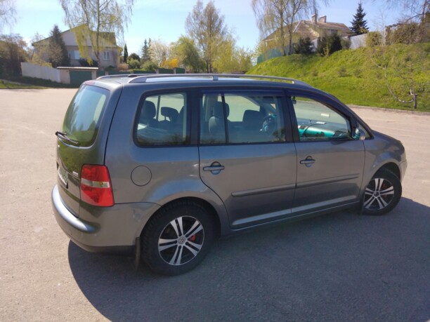 Volkswagen Touran I, 5 мест, 2004 г.