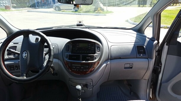 Toyota Previa II (XR30, XR40), 7 мест, 2002 г.