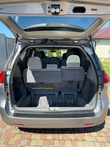 Toyota Sienna III (XL30), 7 мест, 2010 г.