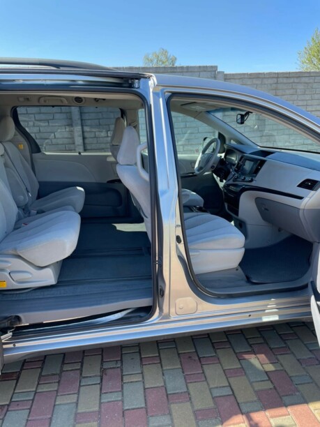 Toyota Sienna III (XL30), 7 мест, 2010 г.
