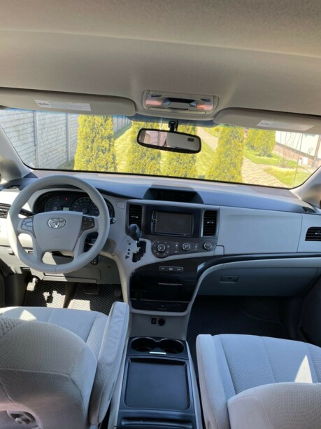 Toyota Sienna III (XL30), 7 мест, 2010 г.