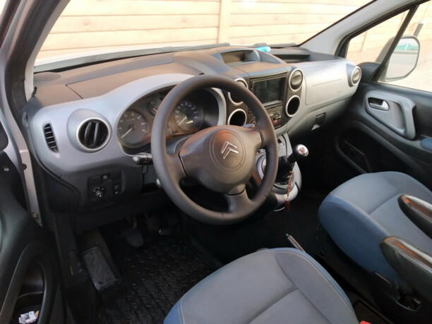 Citroen Berlingo II, 5 мест, 2010 г.