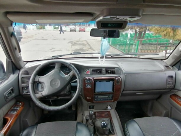 Nissan Patrol Y61, 7 мест, 2000 г.