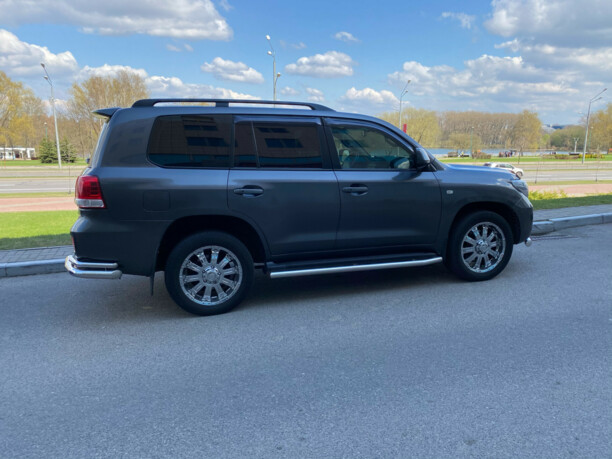 Toyota Land Cruiser J200, 7 мест, 2008 г.