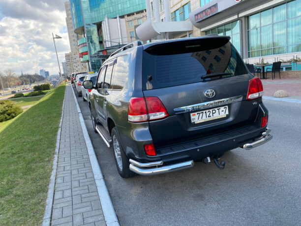 Toyota Land Cruiser J200, 7 мест, 2008 г.