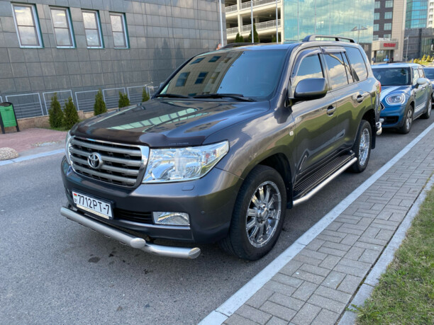 Toyota Land Cruiser J200, 7 мест, 2008 г.