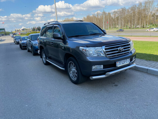 Toyota Land Cruiser J200, 7 мест, 2008 г.