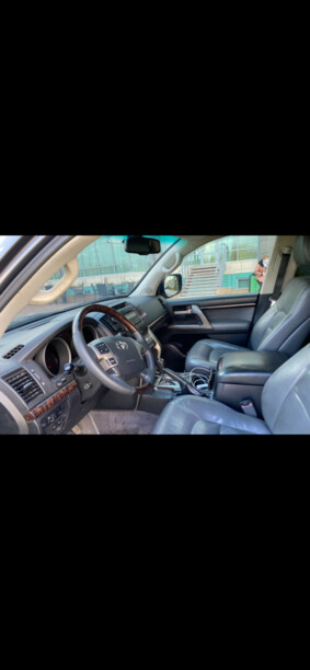 Toyota Land Cruiser J200, 7 мест, 2008 г.