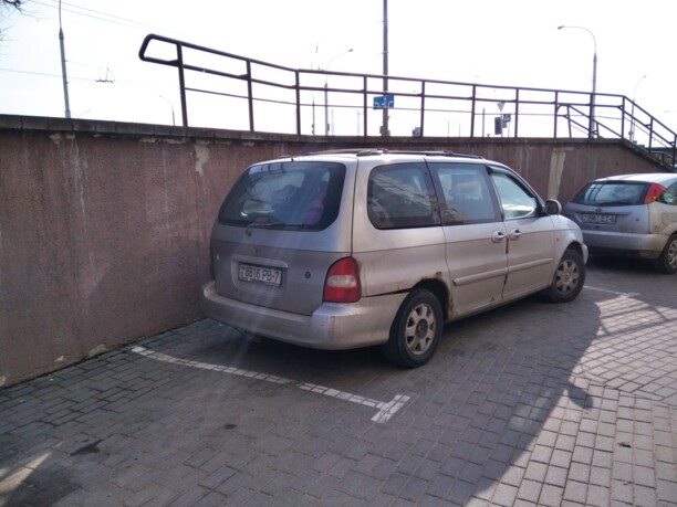 Kia Carnival I, 7 мест, 2001 г.
