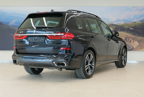 BMW X7, 7 мест, 2020 г.